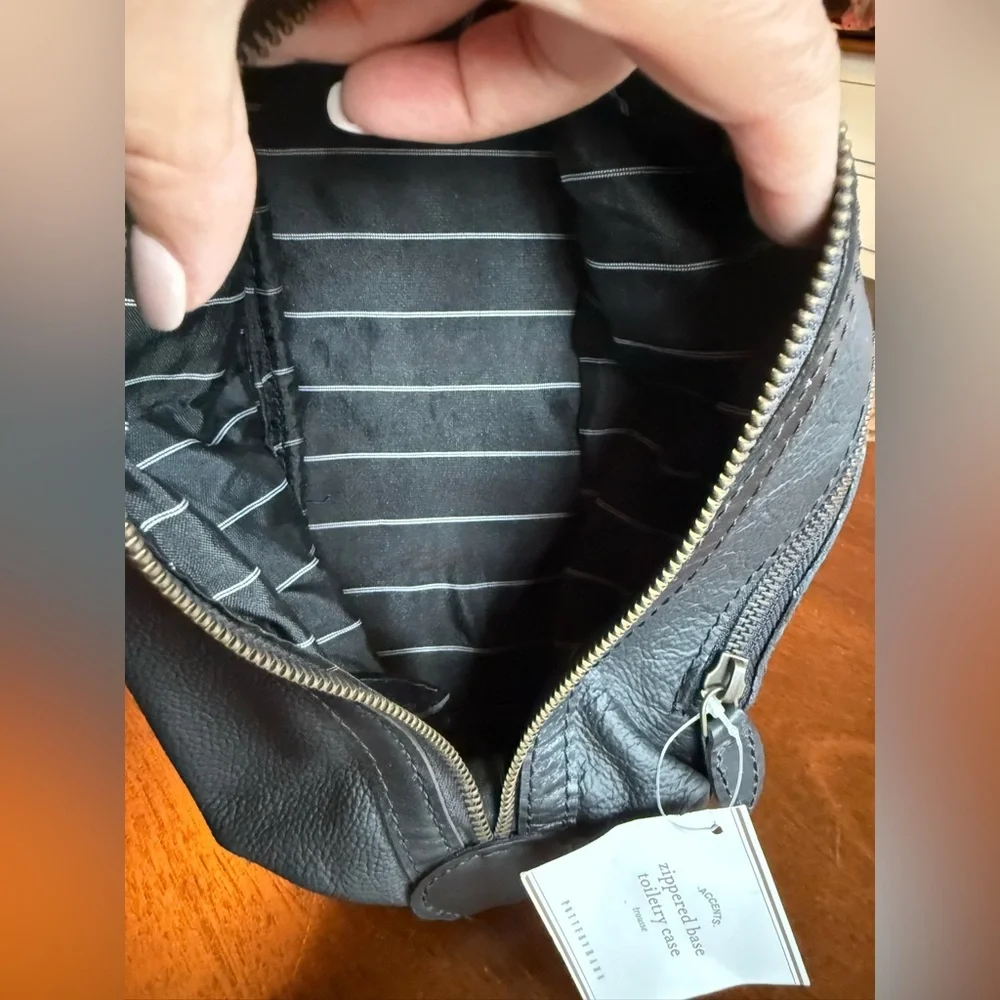 Pottery Barn Black Leather Travel Toiletry NWT - Picture 10 of 11